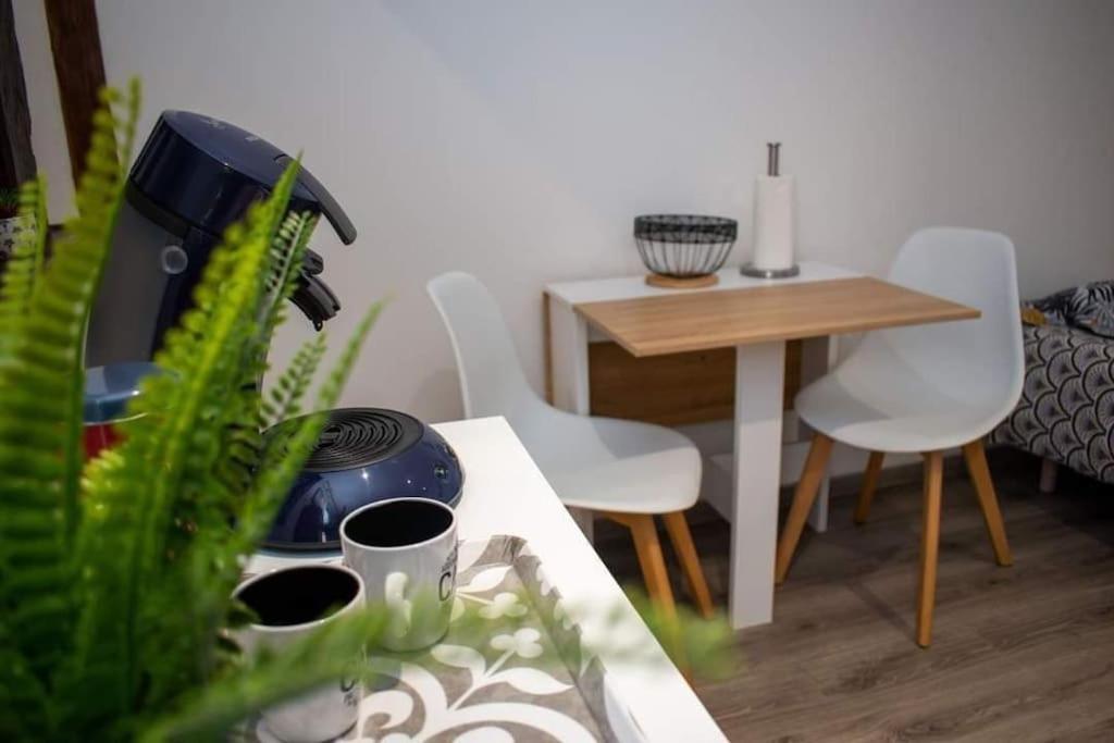 Studio Charmant Confortable Tv Centre Ville לובייה מראה חיצוני תמונה